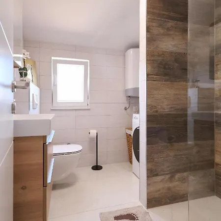 Luxury Gaspa With Jacuzzi Lägenhet