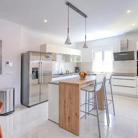 Apartment Luxury Gaspa With Jacuzzi