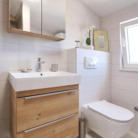 Luxury Gaspa With Jacuzzi Lägenhet *