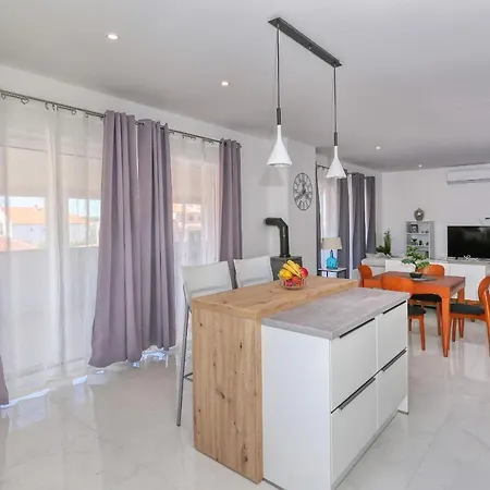 Luxury Gaspa With Jacuzzi Apartment *