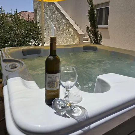 Luxury Gaspa With Jacuzzi Apartment *