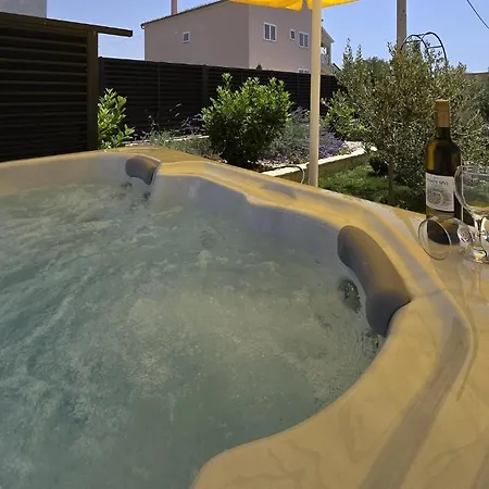Luxury Gaspa With Jacuzzi Lägenhet Privlaka (Zadar)
