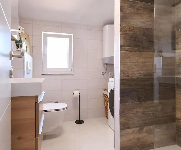 Luxury Gaspa With Jacuzzi Apartament