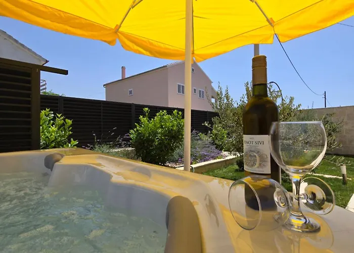 Luxury Gaspa With Jacuzzi
