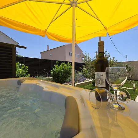 Luxury Gaspa With Jacuzzi